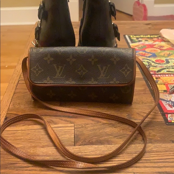 louis vuitton small side purse